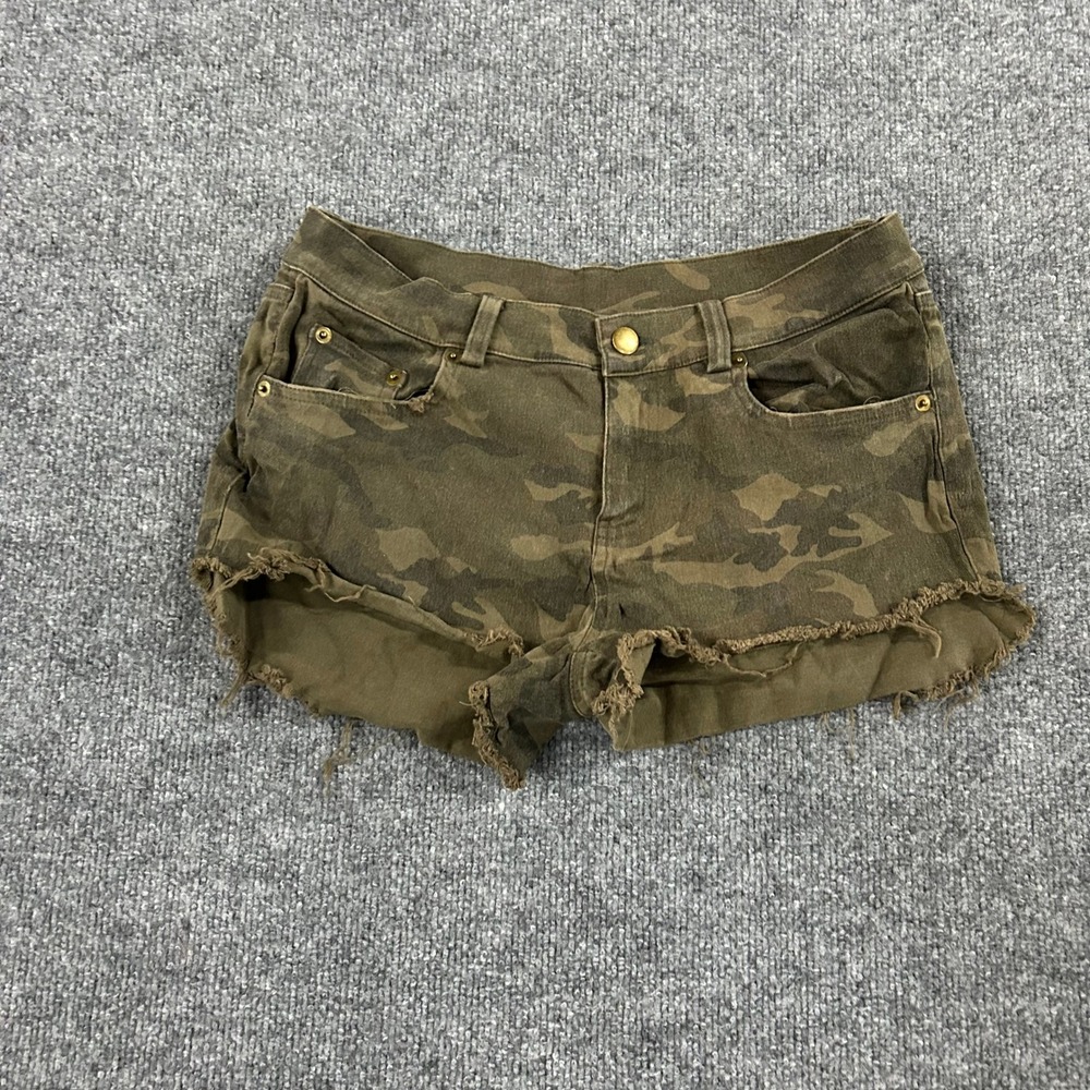 Olivaceous Shorts Womens Size M Green Camo Raw Hem Distressed Stretch Casual